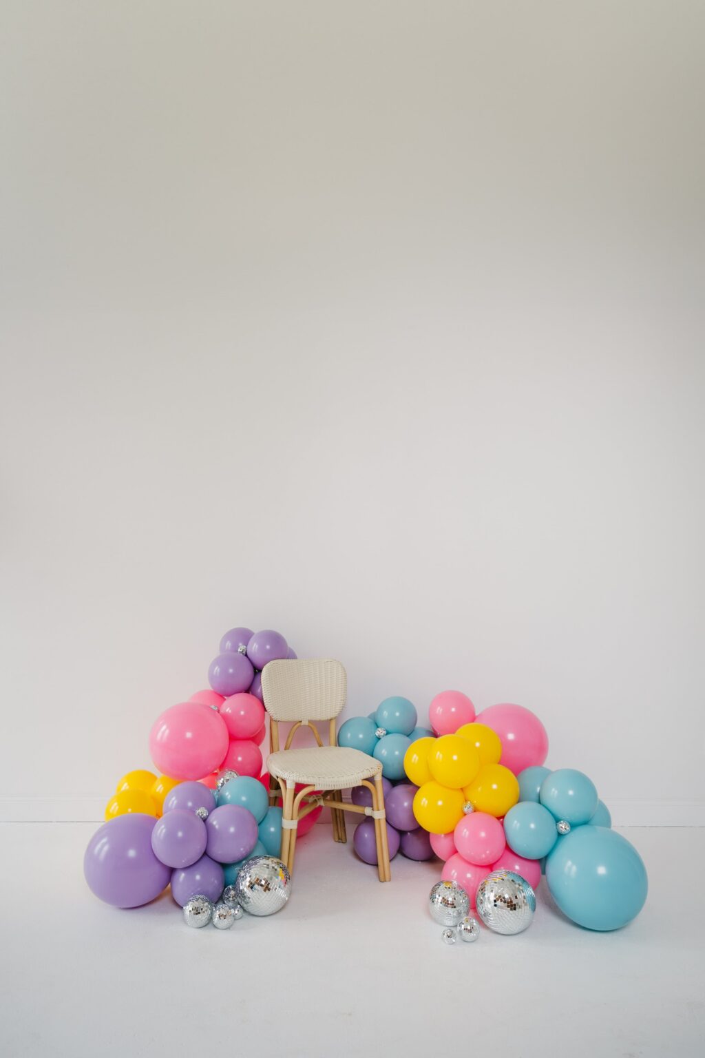 balloon brand shoot pastel chair arrangement kuballoons