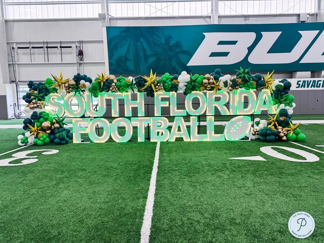 USF balloon installation by Tampa balloon artist The Party Pond
