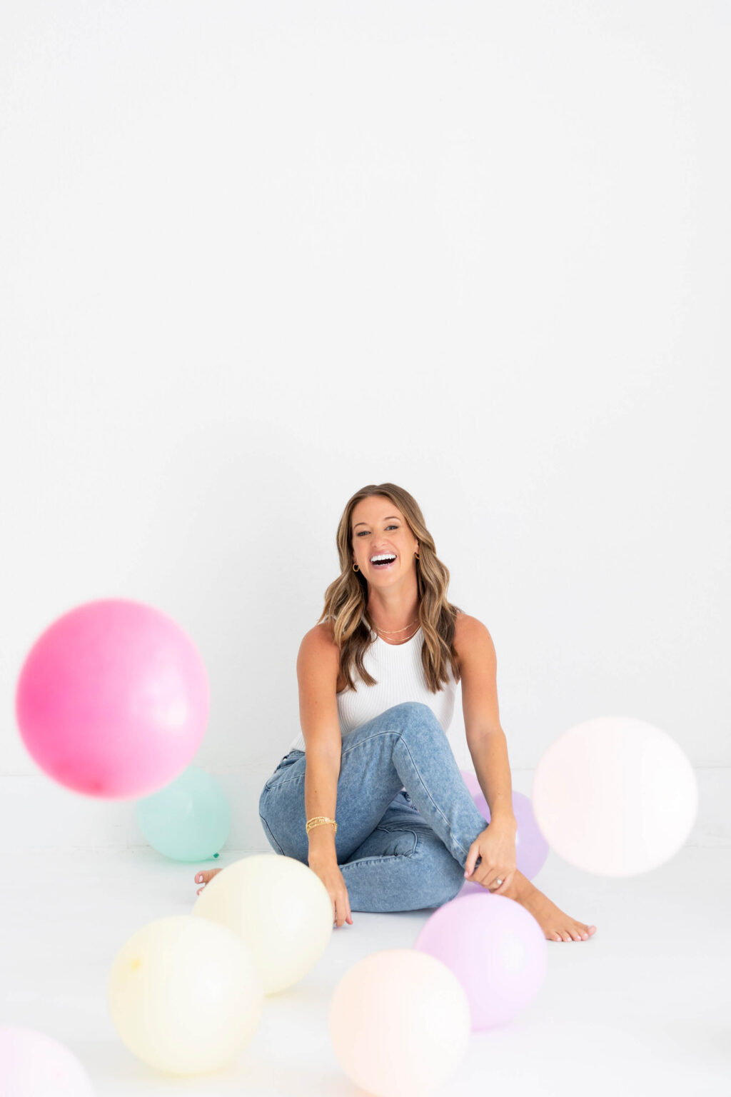 Kathryn of Daydream Sites laughing with oversized pastel balloons