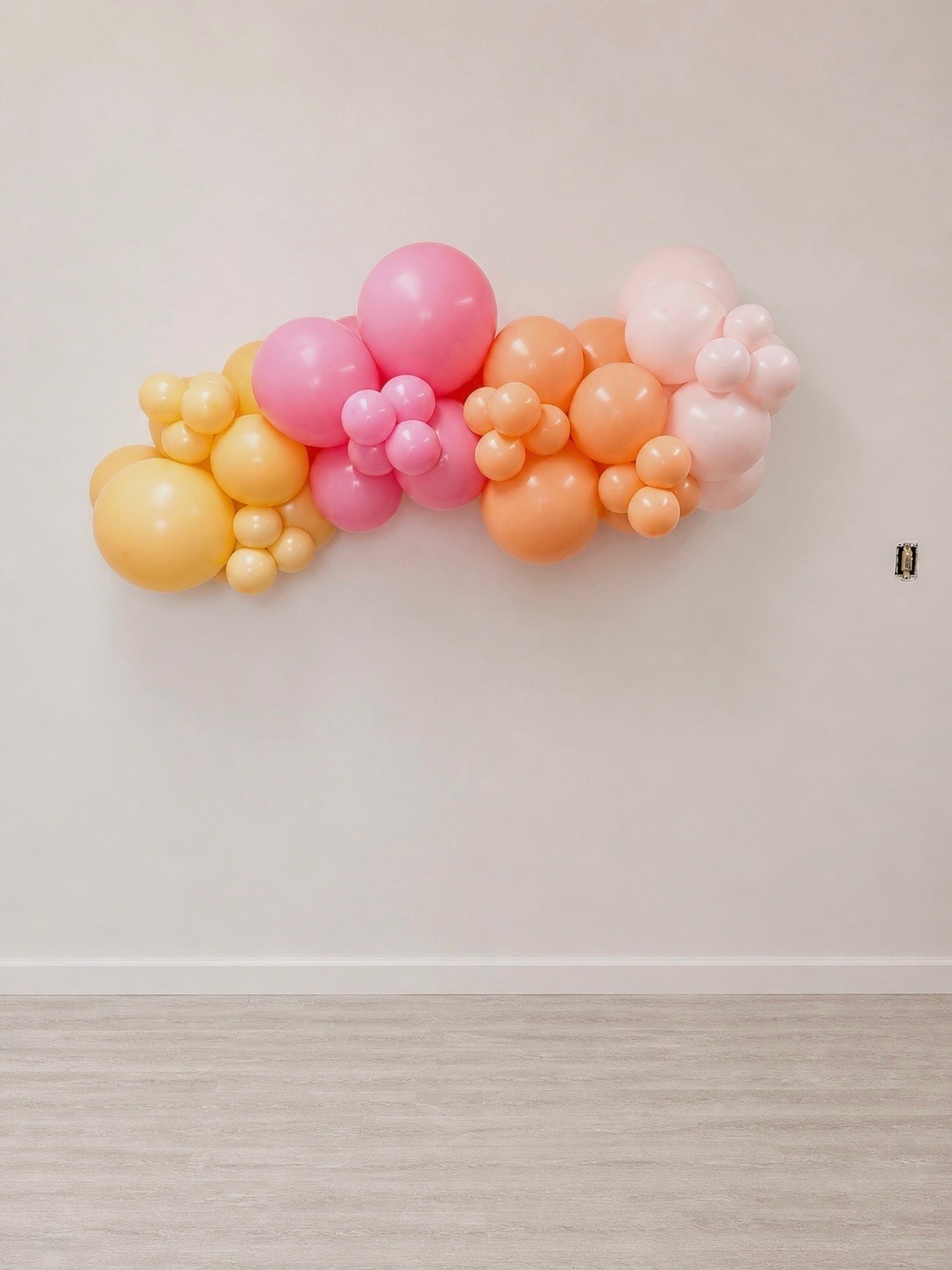 Pop Clink Events Grab and Go wall mounted balloon garland